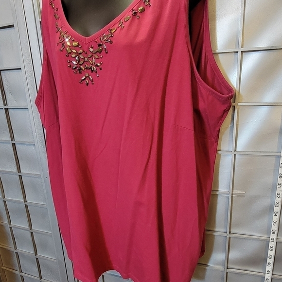 Liz & Me for Catherine's 4X 30/32W maroon tank with embellishments - Picture 4 of 9